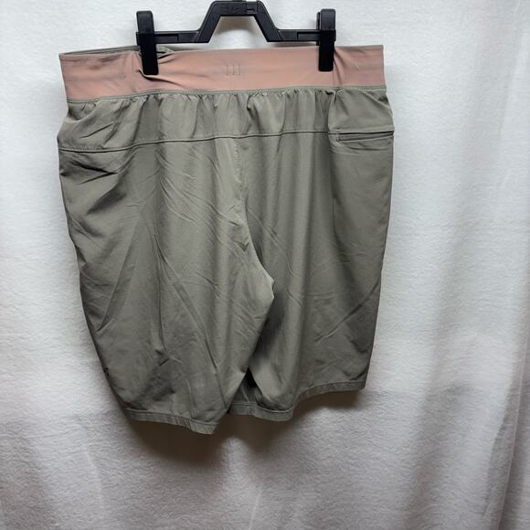 Lululemon Men’s Lined Olive Green Shorts‎ - Size Large - Picture 4 of 8